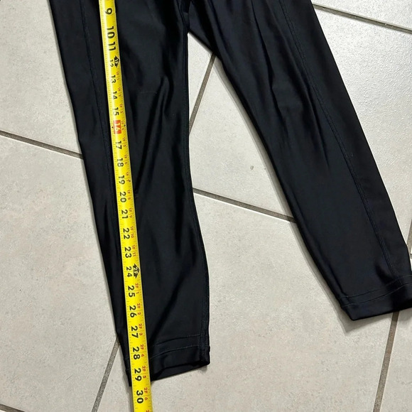 Under Armour Women‎ Black Compression Capri Leggings Heatgear Athletic Size M - Picture 5 of 8